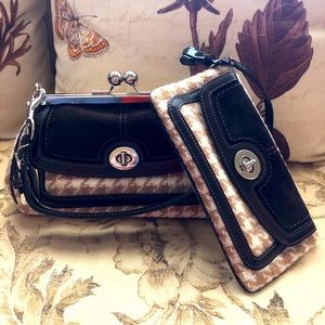 💯% Authentic Coach bag with matching wrist wallet